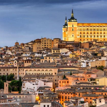 Escapade romantique avec cava : Profitez d'un hôtel 5 étoiles avec vue sur la ville de Tolède