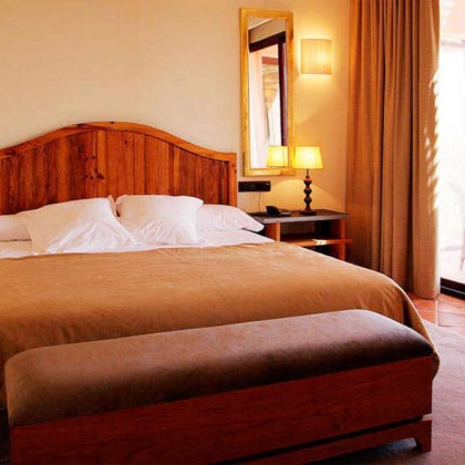 Escapadela romântica com cava: Desfrute de um hotel de 5 estrelas com vistas sobre a cidade de Toledo