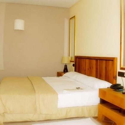Romantic getaway with cava: Enjoy a 5 star hotel with views over the city of Toledo