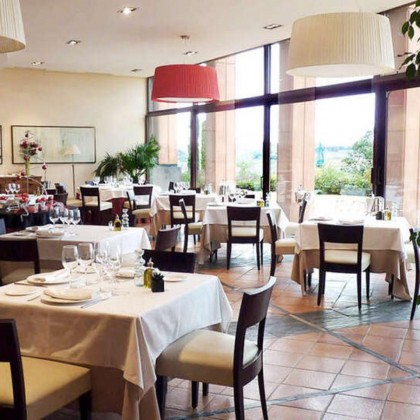 Romantic getaway with cava: Enjoy a 5 star hotel with views over the city of Toledo