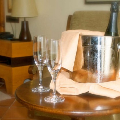 Romantic getaway with cava: Enjoy a 5 star hotel with views over the city of Toledo