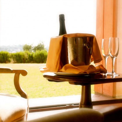 Escapadela romântica com cava: Desfrute de um hotel de 5 estrelas com vistas sobre a cidade de Toledo