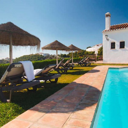 Escapada romántica en Frigiliana: descubre el encanto de los Pueblos Blancos