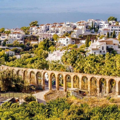 Escapada romántica en Frigiliana: descubre el encanto de los Pueblos Blancos