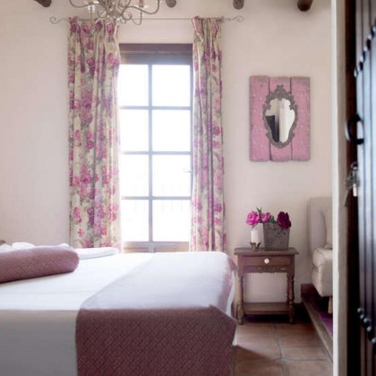 Escapada romántica en Frigiliana: descubre el encanto de los Pueblos Blancos