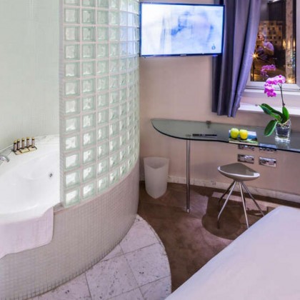 Getaway in the centre of Oviedo in a large luxury suite with hydro-massage