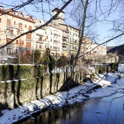 Getaway romantic with cava chocolates and decoration in the center of Camprodon