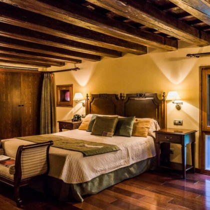 Special relaxation for couples in a 5* boutique hotel in Xerta with private access to the spa