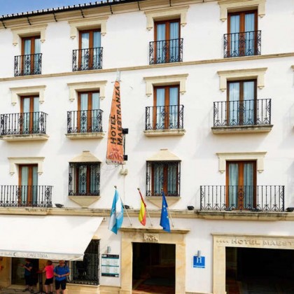 Hotel en el centro histórico de Ronda con desayuno y vino espumoso
