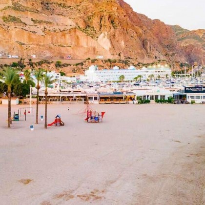 Relaxing getaway with access to the spa and sea views in Aguadulce, Almería