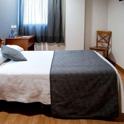 Breakfast getaway at the gates of Pamplona