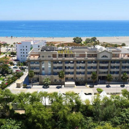 Escapada en media pensión con un niño gratis en la Costa Tropical
