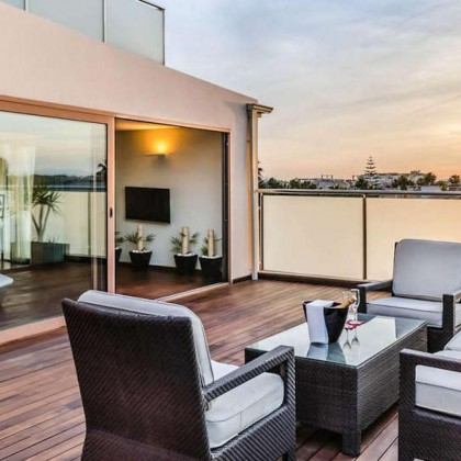Getaway in the Mar Menor with breakfast, bottle of wine and access to the relaxation area
