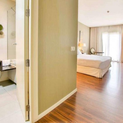 Getaway in the Mar Menor with breakfast, bottle of wine and access to the relaxation area