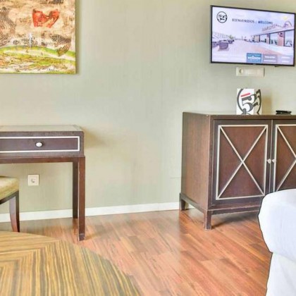 Getaway in the Mar Menor with breakfast, bottle of wine and access to the relaxation area