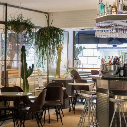 Descubra o encanto de Barcelona: num quarto superior, com gin tónico e check-out tardio