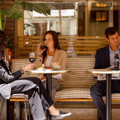 Descubra o encanto de Barcelona: num quarto superior, com gin tónico e check-out tardio