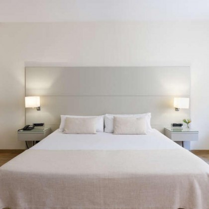 Descubra o encanto de Barcelona: num quarto superior, com gin tónico e check-out tardio
