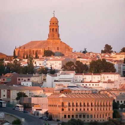 Escapadela romântica em suite com banheira de hidromassagem no quarto e champanhe em Baeza