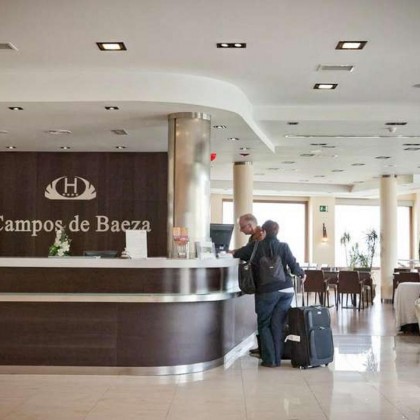 Escapadela romântica em suite com banheira de hidromassagem no quarto e champanhe em Baeza
