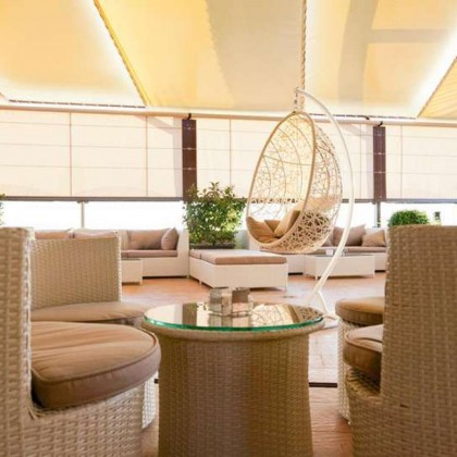 Romantic getaway in suite with hydromassage bathtub in the room and champagne in Baeza