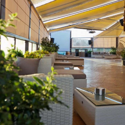 Romantic getaway in suite with hydromassage bathtub in the room and champagne in Baeza