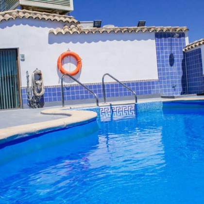 Escapadela romântica em suite com banheira de hidromassagem no quarto e champanhe em Baeza