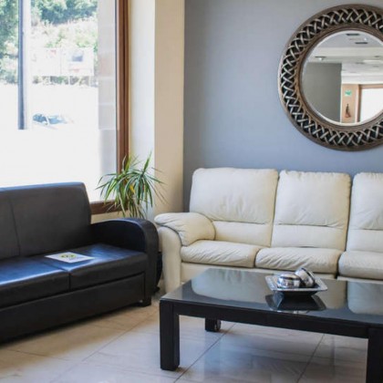 Escapadela romântica em suite com banheira de hidromassagem no quarto e champanhe em Baeza