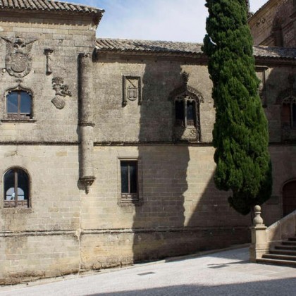 Escapadela romântica em suite com banheira de hidromassagem no quarto e champanhe em Baeza