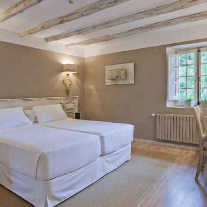 Discover Pamplona in a rustic-style building with breakfast and spa access included