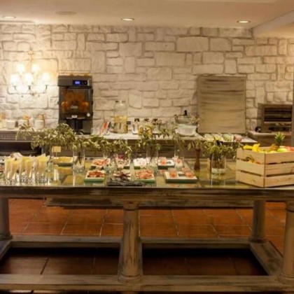 Discover Pamplona in a rustic-style building with breakfast and spa access included