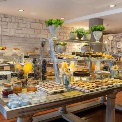 Discover Pamplona in a rustic-style building with breakfast and spa access included