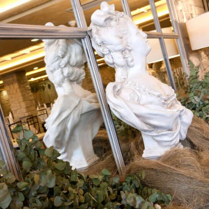 Discover Pamplona in a rustic-style building with breakfast and spa access included