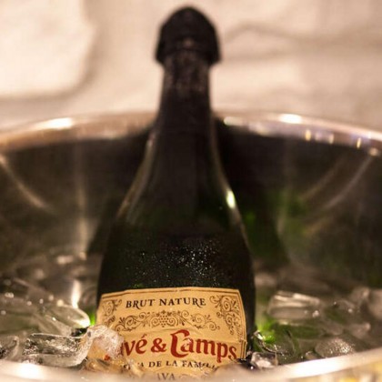 Discover Pamplona in a rustic-style building with breakfast and spa access included