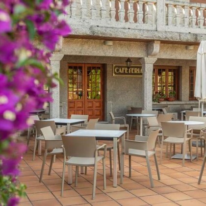 Charm and gastronomy in O Grove with dinner and bottle of wine in the room