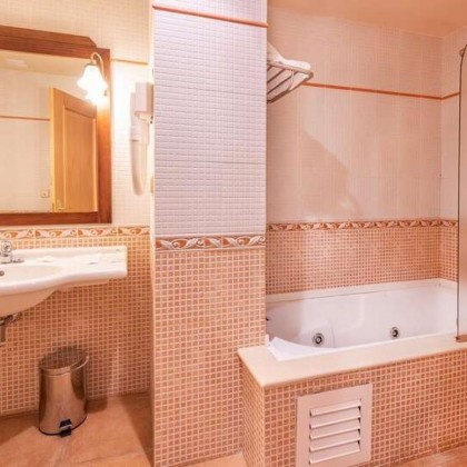 Charm and gastronomy in O Grove with dinner and bottle of wine in the room
