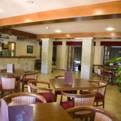 Charm and gastronomy in O Grove with dinner and bottle of wine in the room