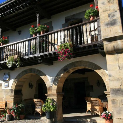 Escapadela de charme na zona rural da Cantábria com uma garrafa de vinho como presente