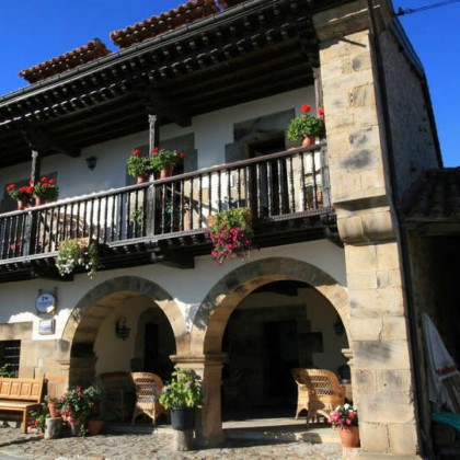 Escapadela de charme na zona rural da Cantábria com uma garrafa de vinho como presente