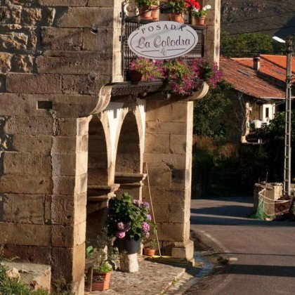 Escapadela de charme na zona rural da Cantábria com uma garrafa de vinho como presente