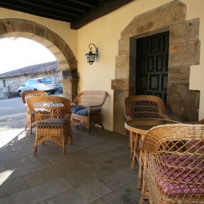 Escapadela de charme na zona rural da Cantábria com uma garrafa de vinho como presente