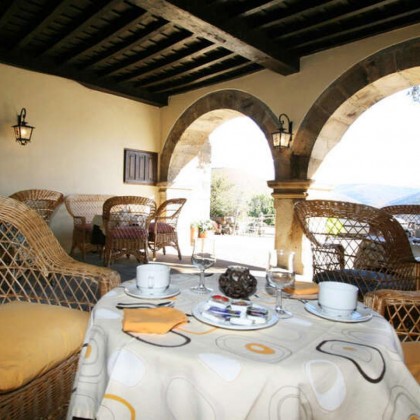 Charming getaway in the Cantabrian countryside with a bottle of wine as a present