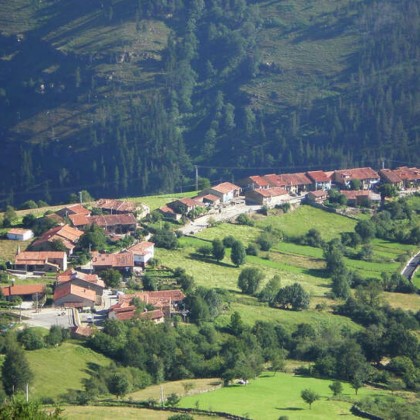 Escapadela de charme na zona rural da Cantábria com uma garrafa de vinho como presente