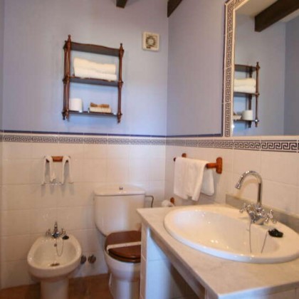 Charming getaway in the Cantabrian countryside with a bottle of wine as a present
