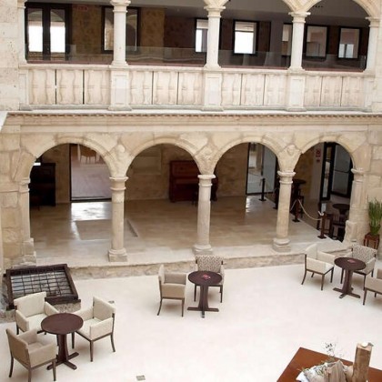 Escapada única en un edificio histórico con Bodega y Spa en Belmonte (desde 2 noches)