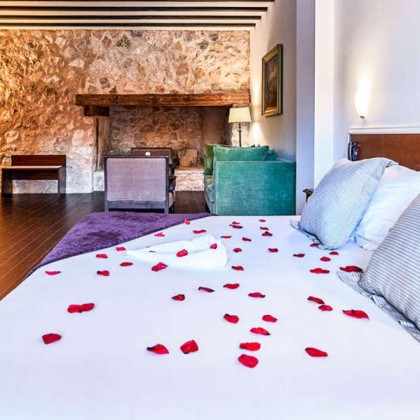 Escapada única en un edificio histórico con Bodega y Spa en Belmonte (desde 2 noches)