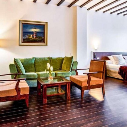 Escapada única en un edificio histórico con Bodega y Spa en Belmonte (desde 2 noches)