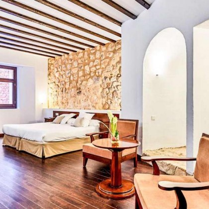 Escapada única en un edificio histórico con Bodega y Spa en Belmonte (desde 2 noches)