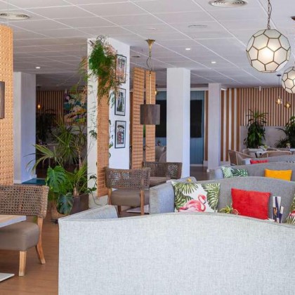 Reposez-vous et prenez votre petit-déjeuner face à la Méditerranée à Benalmádena