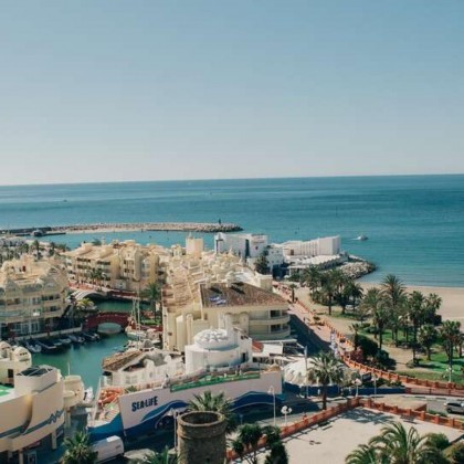 Reposez-vous et prenez votre petit-déjeuner face à la Méditerranée à Benalmádena